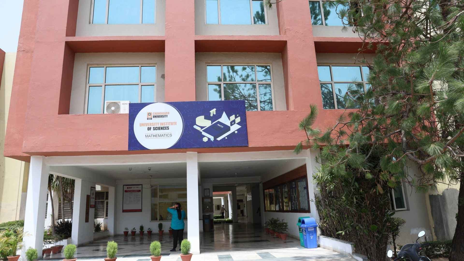 Chandigarh University Indoors photo 6